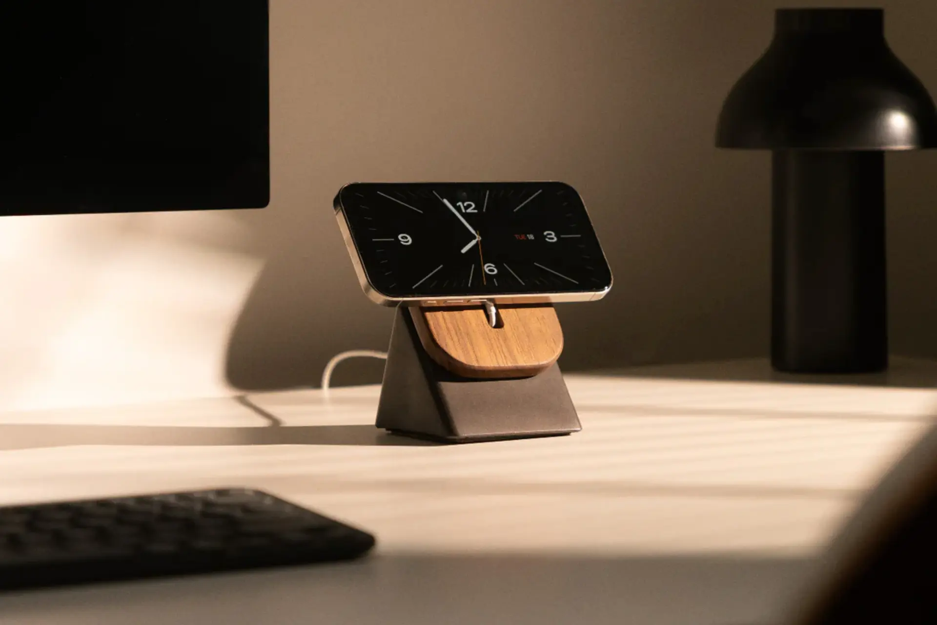 Modhaus Upright Two MagSafe Phone Stand