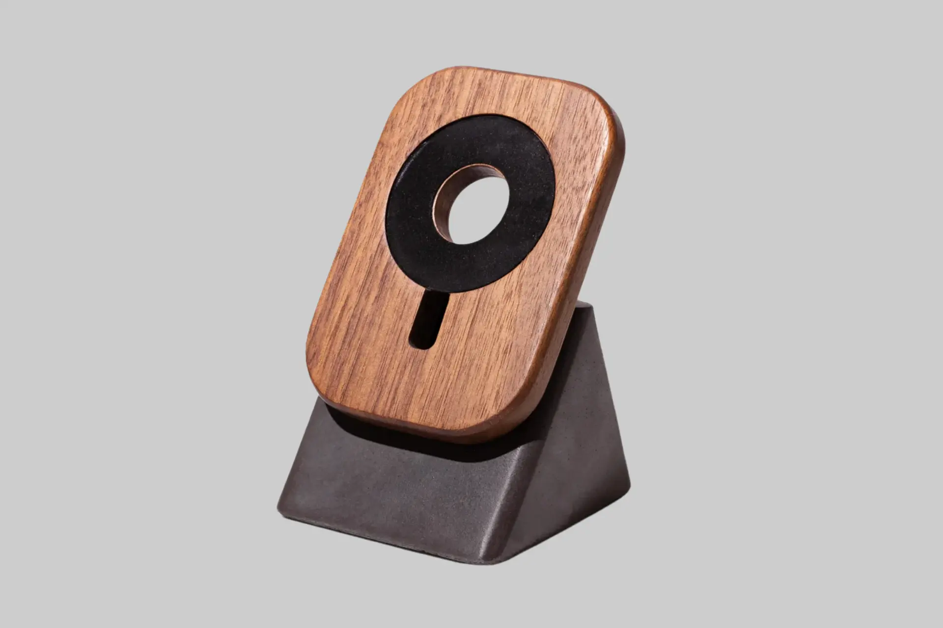 Modhaus Upright Two MagSafe Phone Stand