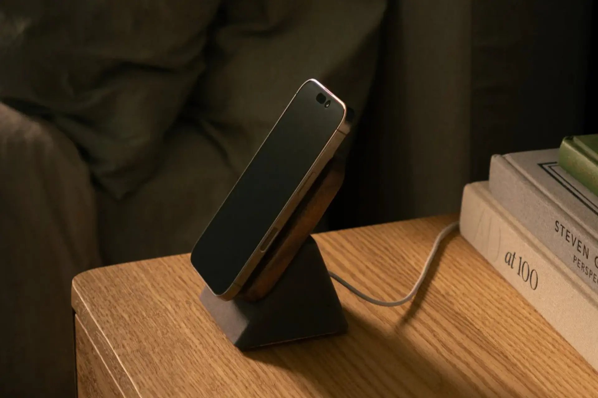 Modhaus Upright Two MagSafe Phone Stand